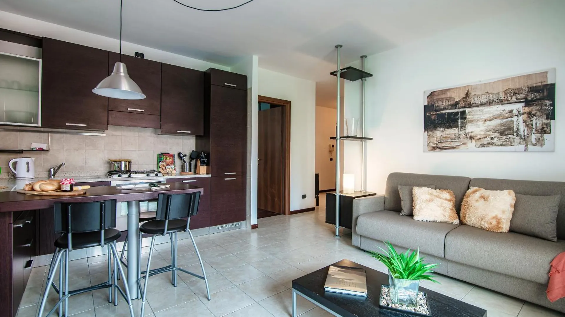 Joivy Modern Apartment With Terrace Near Lake Комо 0*,  Италия