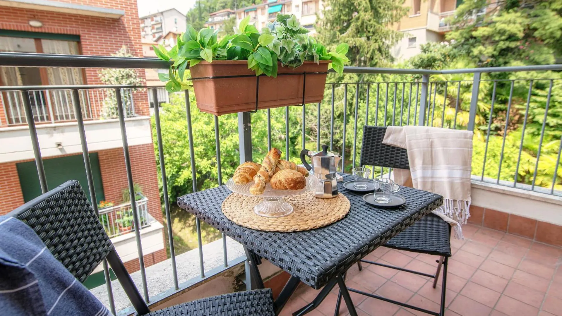 Joivy Modern Apartment With Terrace Near Lake Комо